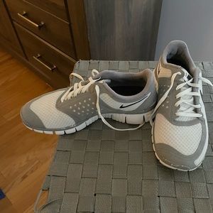Men’s Nike Free Run Shoes - size 8.5